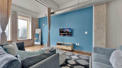 Living Room Oasis: Bright blue walls and chic decor make this a perfect relaxation spot!