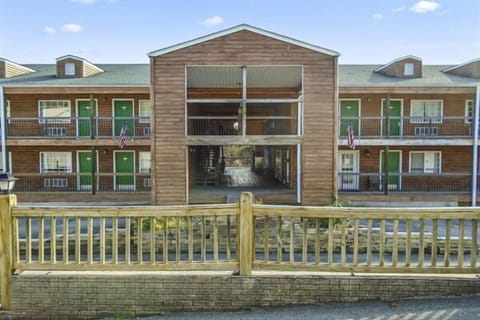 2nd and 3rd floor (Front)