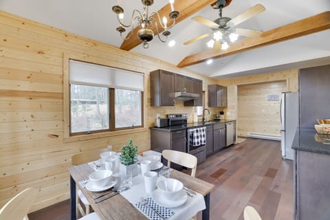 Cozy kitchen dining table, which complements the 7-person dining table