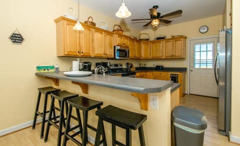 Kitchen with Eat-in Seating