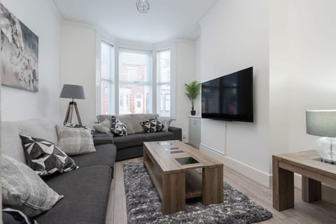 LIVING ROOM (1)