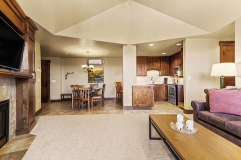 Living room - to kitchen view