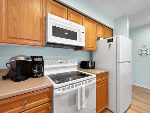 Kitchen, 2 Lagoon Villas, Wild Dunes, Isle of Palms, SC | IOP Escapes