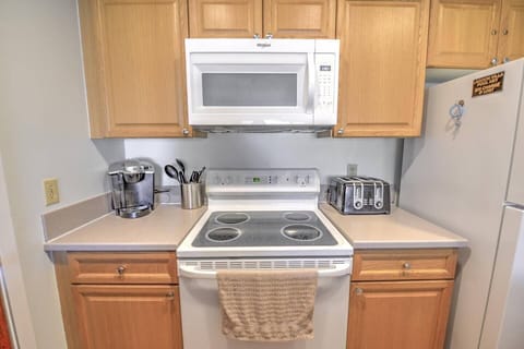 Kitchen, 2 Lagoon Villas, Wild Dunes, Isle of Palms, SC | IOP Escapes