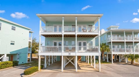 Endless Summer condo located in the quiet Spinnaker Pointe community in the heart of Gulf Shores.