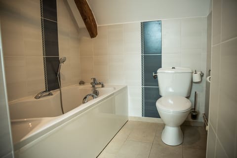 Salle de bain n°1 (Appartement n°5 - 2ème étage)