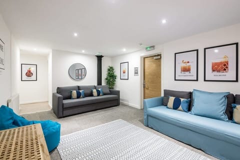 Fleet Nightlife I, Liverpool - Host & Stay