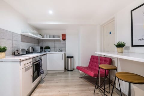 Fleet Nightlife I, Liverpool - Host & Stay