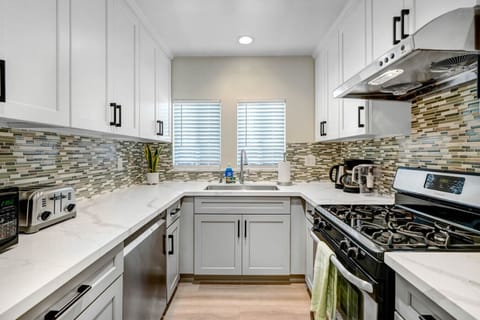 From breakfast to dinner, our kitchen and dining area provide the perfect setting for delicious meals and great conversations.