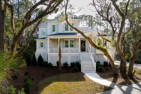 Welcome to 2415 Seabrook Island Road.
