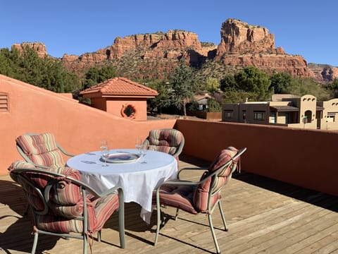Epic Red Rock Views! Great for morning coffee or a glass of wine at sunset!