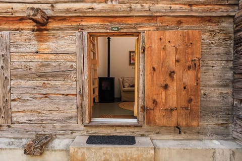 Ptit Chalet entrance outside