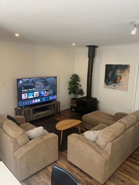 70 in smart tv with prime , stan, disney+
Ultra comfortable lounge