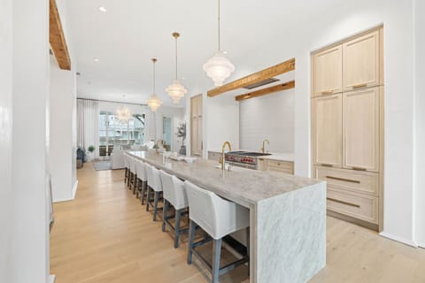 Large Kitchen with 3 sinks, bar seating for 6, Butler pantry, Coffee/Wine Bar, and Half Bath

3 Full Sized Kitchen Sinks, 2 Dishwashers, Brass fixtures, Taj Mahal Quartz Countertops, Venetian Plaster Walls, European White Oak Counter Tops.