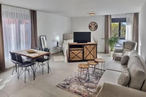 7e5abd49-74e2-43ab-929f-f83b6b0c91e6