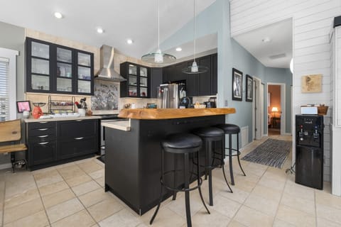 Fully Stocked Kitchen with Dishwasher