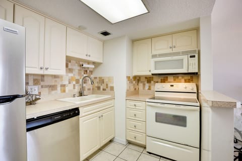 Kitchen | Cooking Basics | Trash Bags & Paper Towels Provided