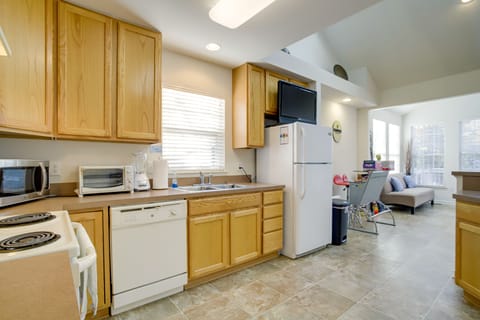Kitchen | Microwave | Coffee Maker