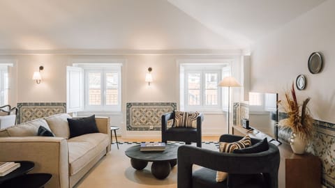 Spacious living room with great natural lighting that make this apartment even more inviting #pt #decor #lisbon #portugal