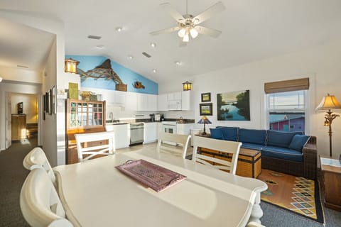 North unit open layout with lots of light and high ceilings