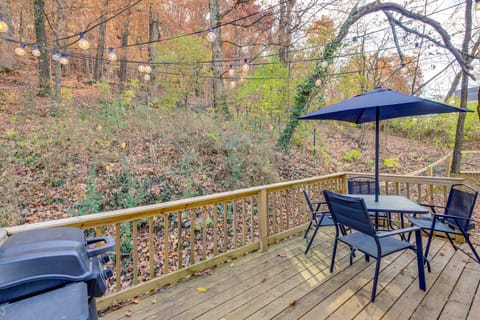 Knoxville Vacation Rental | 1BR | 1BA | 600 Sq Ft | Steps Required to Enter