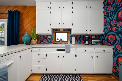 Coffee Maker, Sink, Toaster, Dishwasher, Large Counter Space