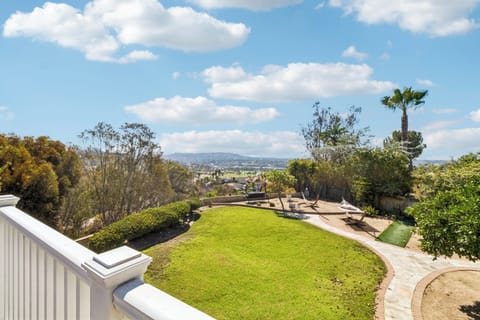 Sweeping canyon & valley views right off the back deck