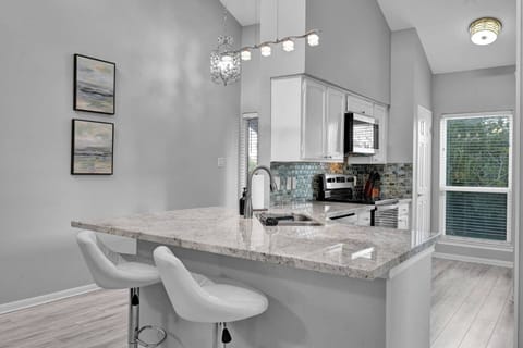 2 bedrooom┃2 bathroom┃1,100 sq. ft