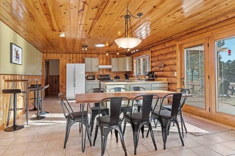 A seamlessly integrated dining and kitchen area, featuring a spacious countertop and stylish stools, perfect for comfortable dining and casual conversations in a modern setting