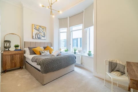 Master Bedroom - King Bed Ensuite