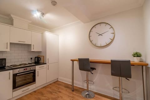 Kitchen - breakfast bar