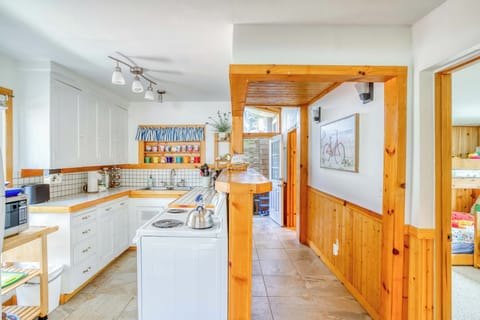 Kitchen and hall to bathrooms and laundry