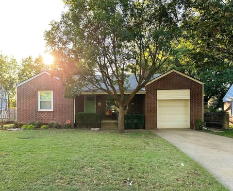 Located less than half a mile from Expo Square and right off Route 66 in the heart of Tulsa, Vandalia House provides spacious lodging for eight, fun family-focused amenities throughout, and a fetching midcentury rodeo vibe you’ll want to visit again and a