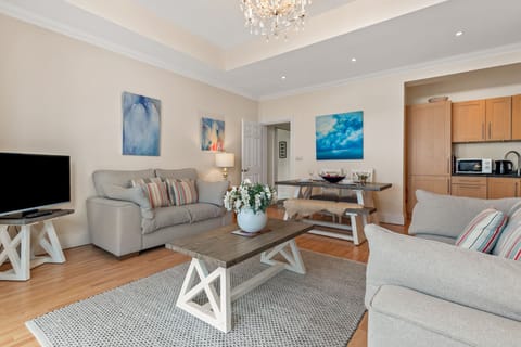 Tenby apartment, sea views