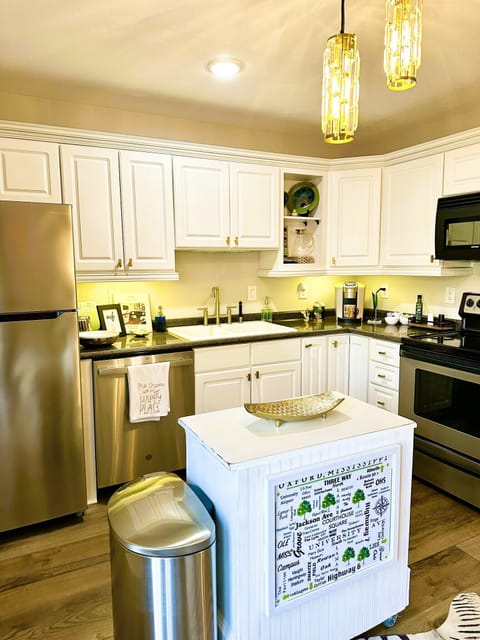 Spacious open full kitchen.