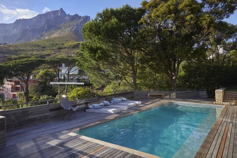 Top level heated salt pool