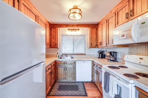 Kitchen | Main Level | Keurig & Drip Coffee Makers | Cooking Basics