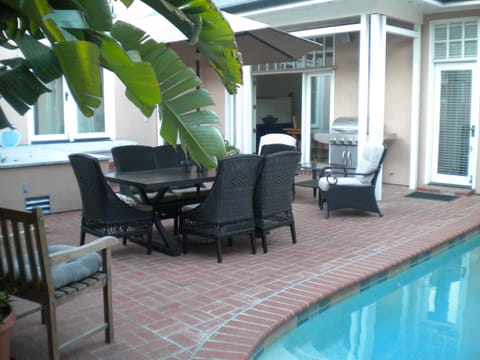 Outdoor seating; BBQ; Hot tub; Splash Pool