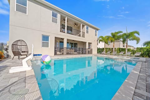 - Sparkling private swimming pool with sun loungers for family vacations in Florida  
- Enjoy games poolside with basketball hoop and beach ball under the sunshine  
- Orlando vacation rental designed for fun relaxation and theme park adventures