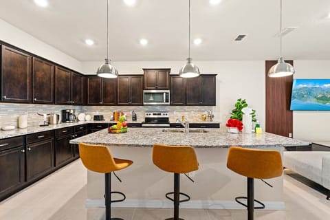 #travel #vacation #airbnbsuperhost #vacationrental #Disney