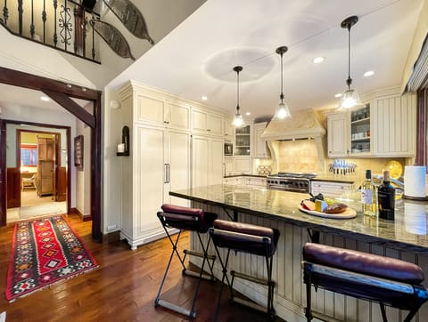 The kitchen offers 3 additional seats, so you'll be able to sit down to meals together no matter your group size!