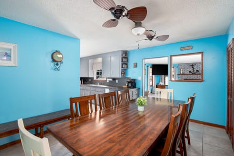 Dining room, seats up to 10, ceiling fan, highchair, co-sleeper, wifi