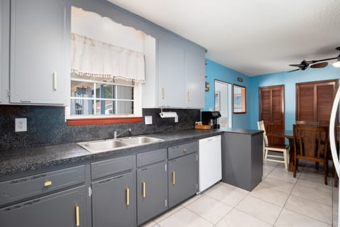 Kitchen with window, dishwasher, dining room, wifi