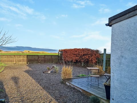 Sitting-out-area | Sunnyside Cottage, Embo, near Dornoch