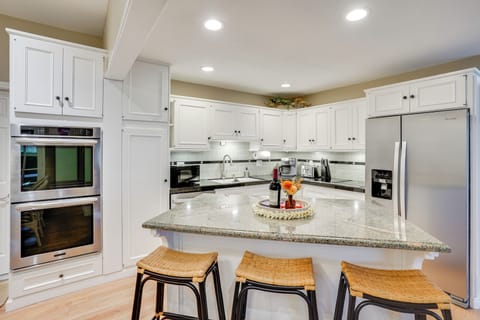 Kitchen | Basic Cooking Essentials | Dishwasher | Breakfast Bar