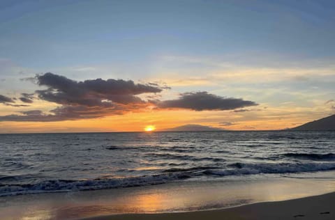 Don't miss the Kihei Sunset at Kameole Beach II. 700 steps from condo to sand! 