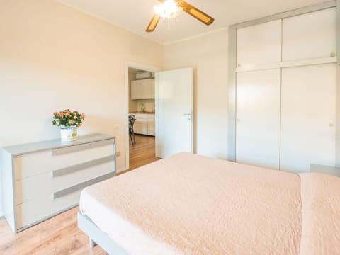 Sky, Building, Snow, Slope, Tree, House, Wood, Plant, Freezing, Mountain Range