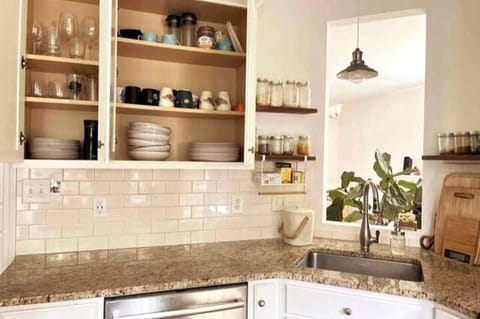 Kitchen: fully stocked, dishwasher, microwave, oven, washing machine and dryer.