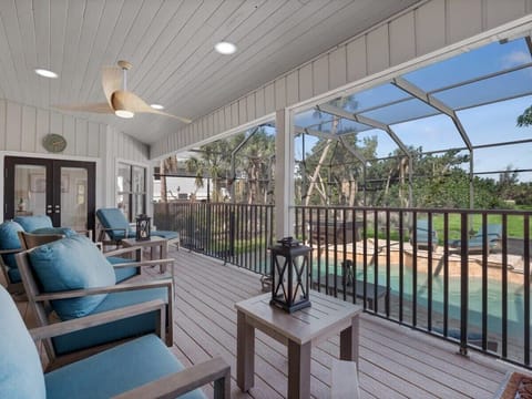 Lanai area overlooking pool and spa