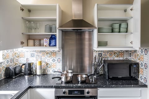 Coffee/Tea Facilities/Kitchen or Kitchenette/Area and Facilities/Dishwasher